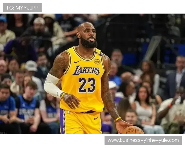 湖人连胜势头强劲詹姆斯关键表现助球队冲击季后赛